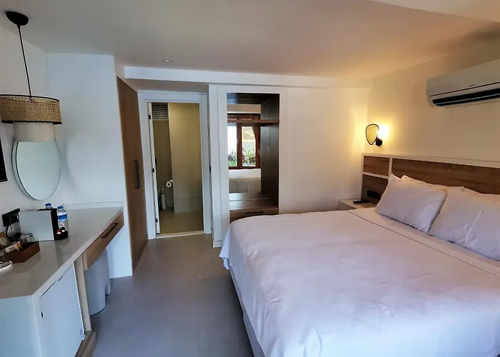 Peninsula Gardens Hotel (Adults Only)
